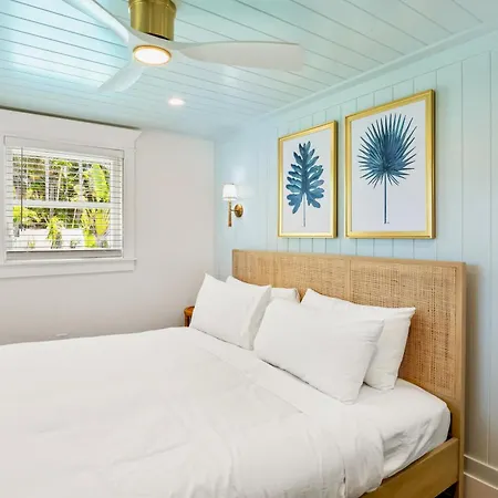 Tropical Breeze Resort Bee Ridge Exterior photo