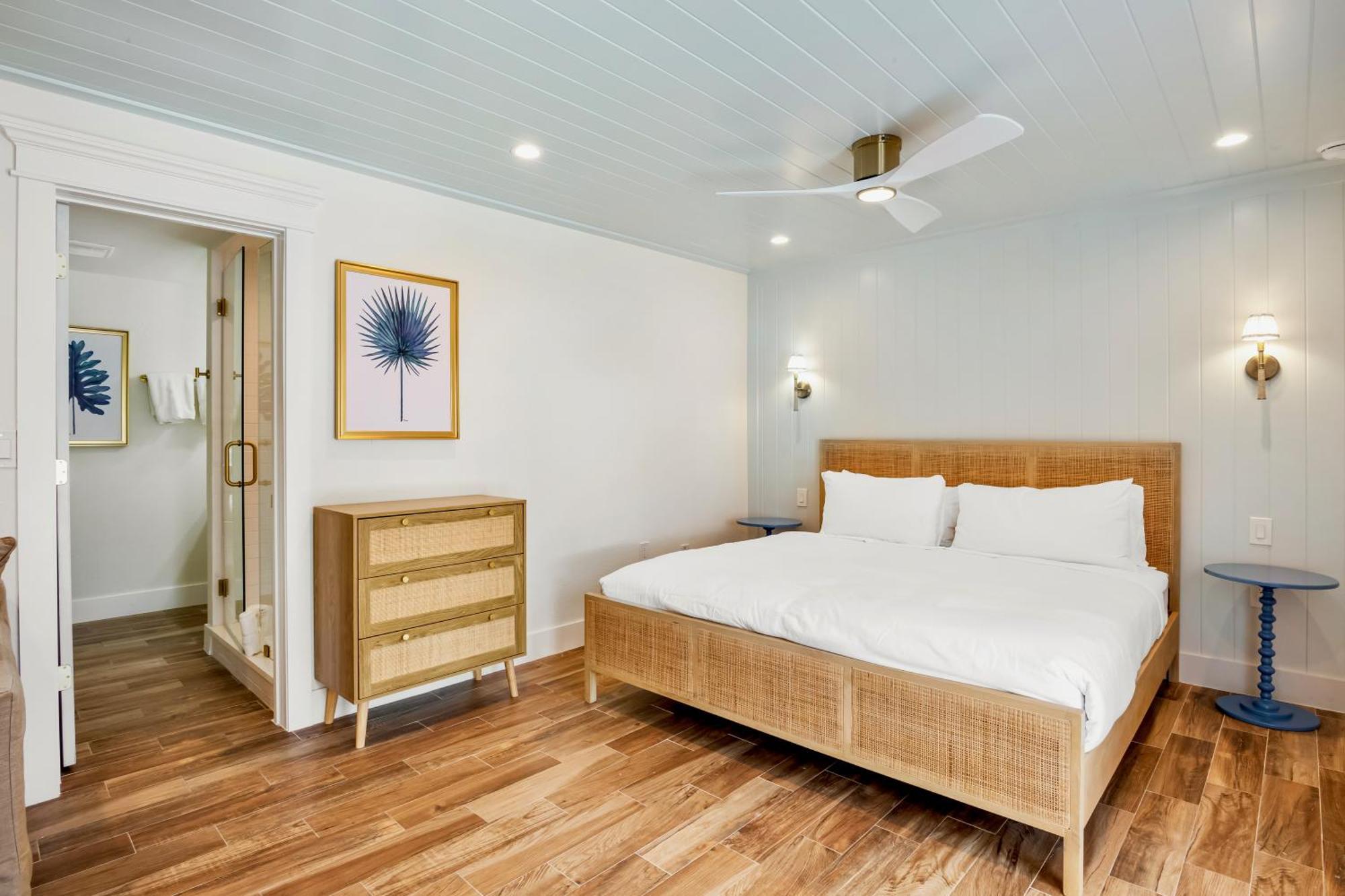 Tropical Breeze Aparthotel