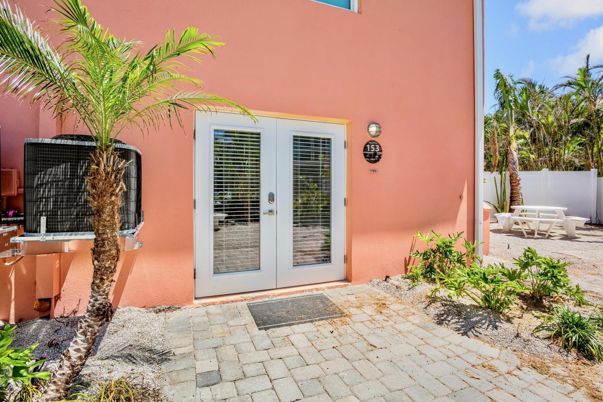 Tropical Breeze Aparthotel 3*